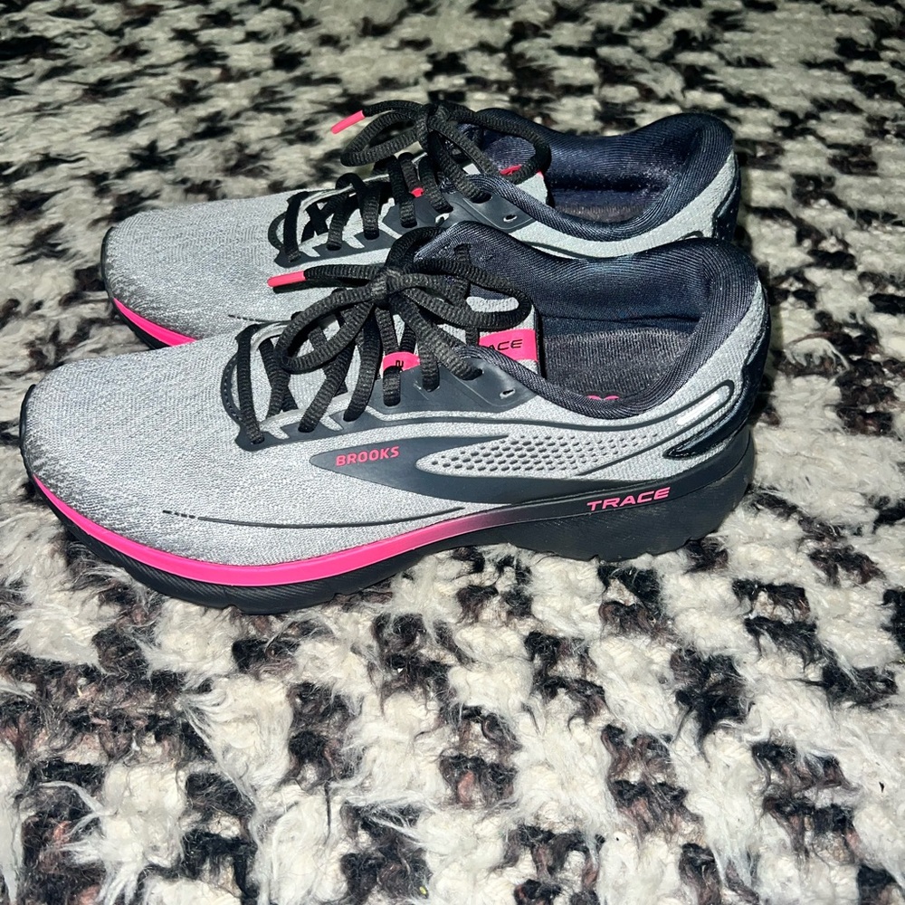 Women’s running shoe by Brooks size 9.5